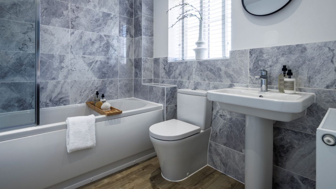 Bathroom-1-Daresbury-The-Willows
